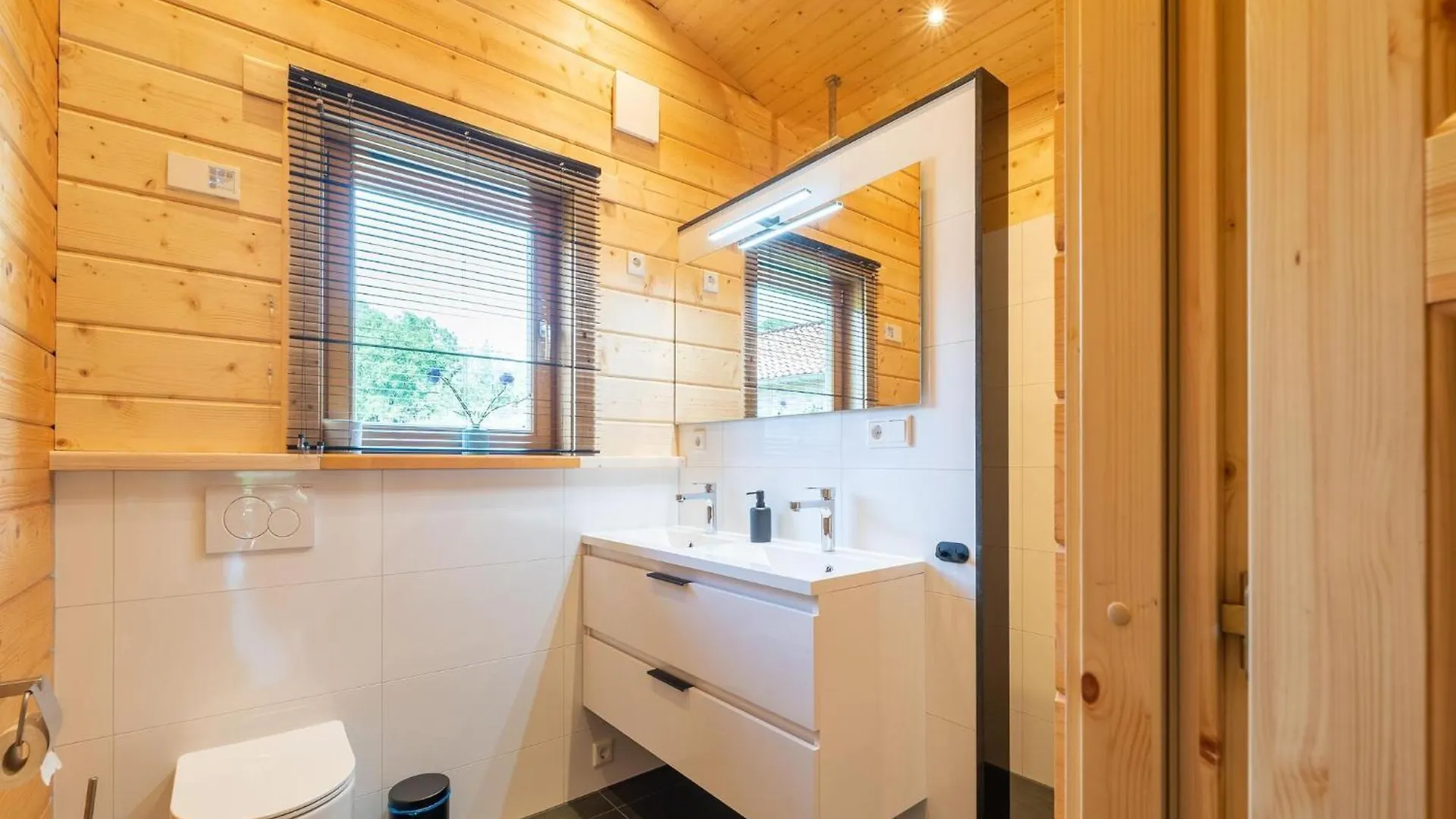 Cozy Holiday Home In Limburg With A Beautiful View Schinnen 0*,
